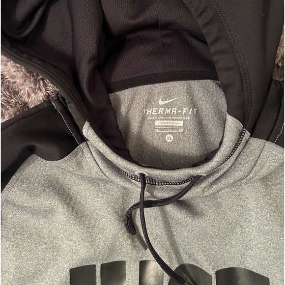 Nike Thermal Fit Hoodie - Picture 2 of 2